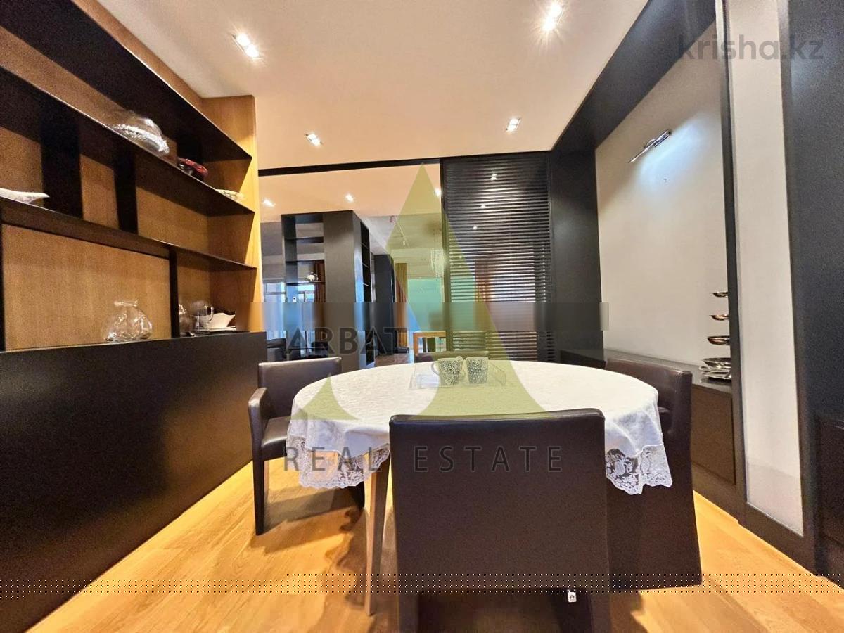 Фото Квартира, 5 комн, 300 м², 3/3 эт.