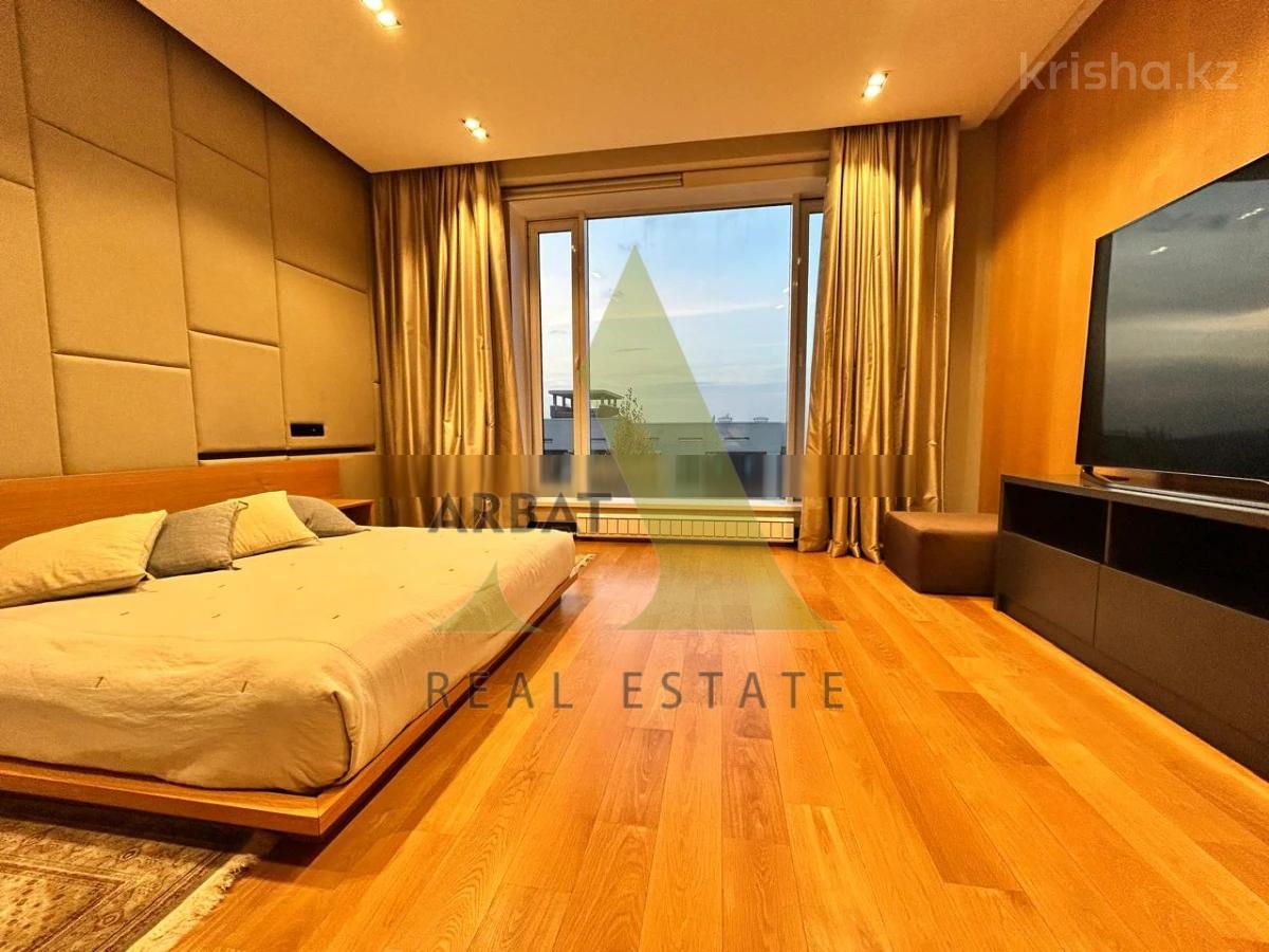 Фото Квартира, 5 комн, 300 м², 3/3 эт.