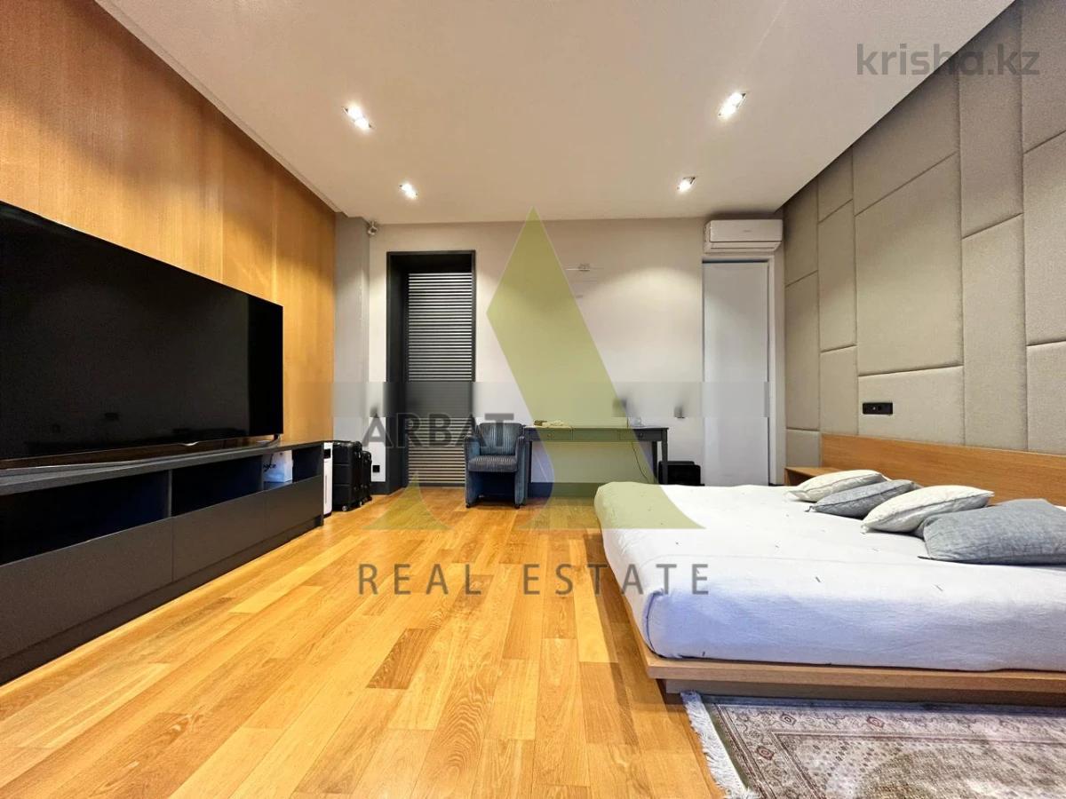 Фото Квартира, 5 комн, 300 м², 3/3 эт.