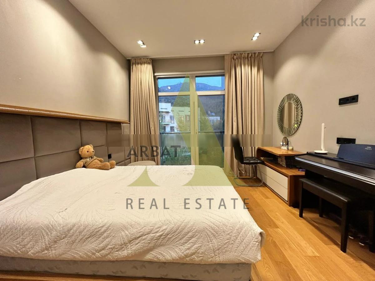 Фото Квартира, 5 комн, 300 м², 3/3 эт.