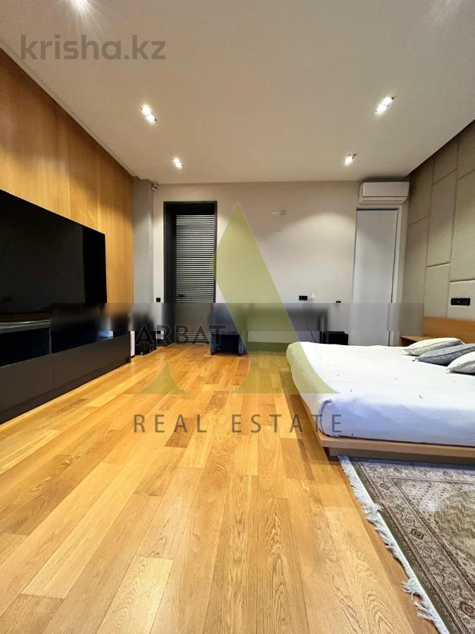 Фото Квартира, 5 комн, 300 м², 3/3 эт.