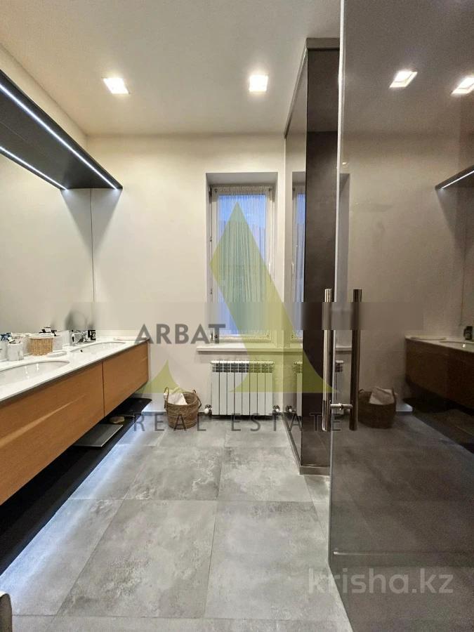 Фото Квартира, 5 комн, 300 м², 3/3 эт.
