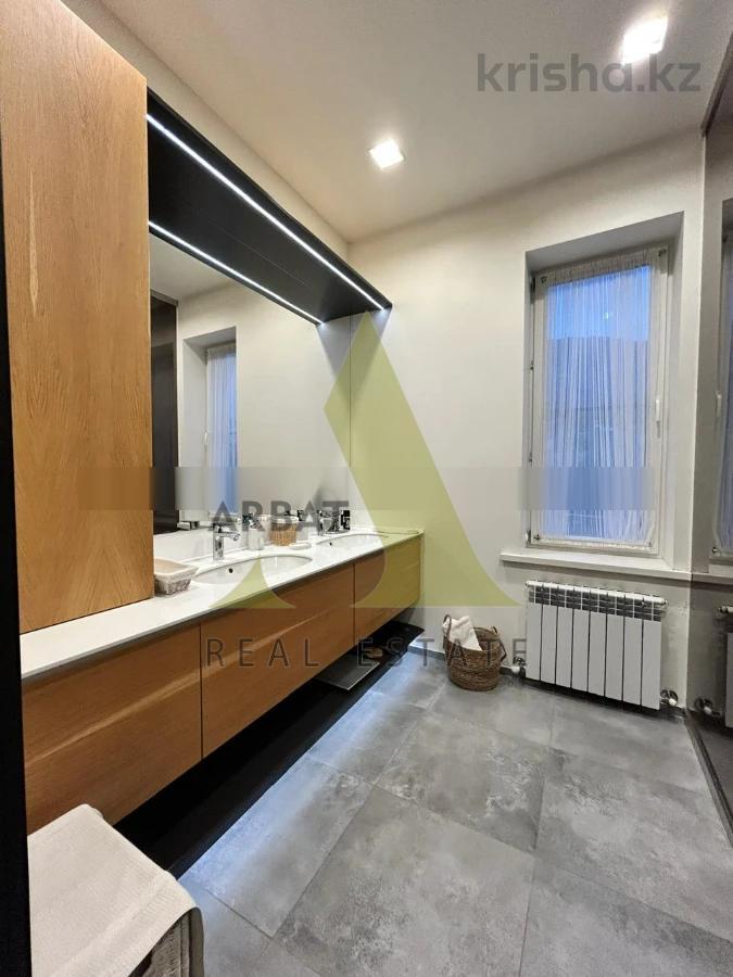 Фото Квартира, 5 комн, 300 м², 3/3 эт.