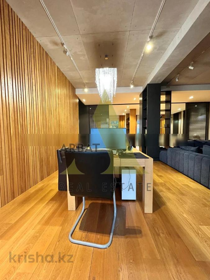 Фото Квартира, 5 комн, 300 м², 3/3 эт.