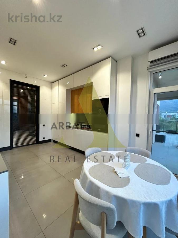 Фото Квартира, 5 комн, 300 м², 3/3 эт.