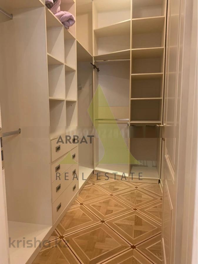 Фото Квартира, 4 комн, 253 м², 3/3 эт., 2009 г.п.