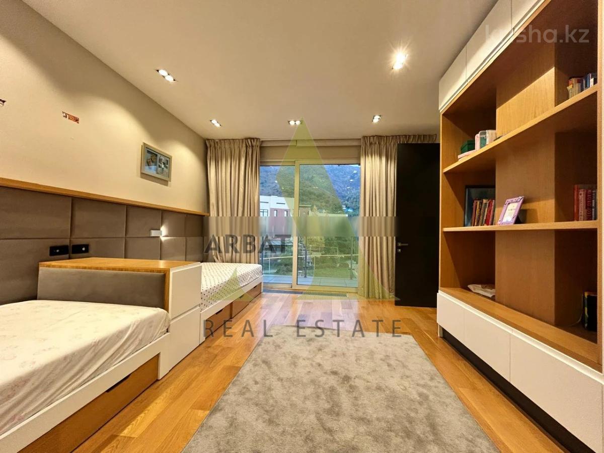 Фото Квартира, 5 комн, 300 м², 3/3 эт.