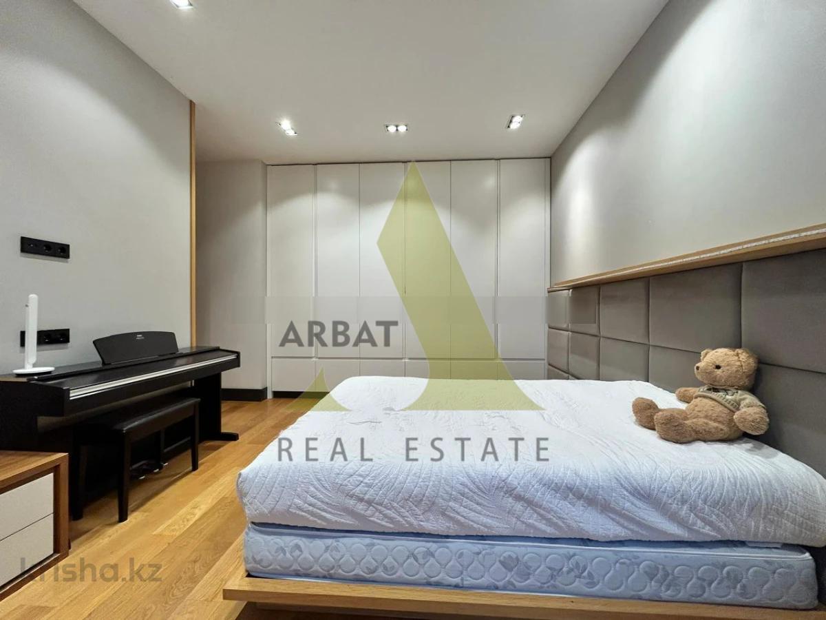 Фото Квартира, 5 комн, 300 м², 3/3 эт.