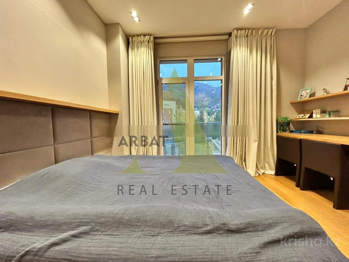 Фото Квартира, 5 комн, 300 м², 3/3 эт.