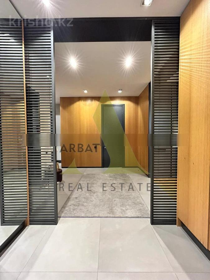 Фото Квартира, 5 комн, 300 м², 3/3 эт.