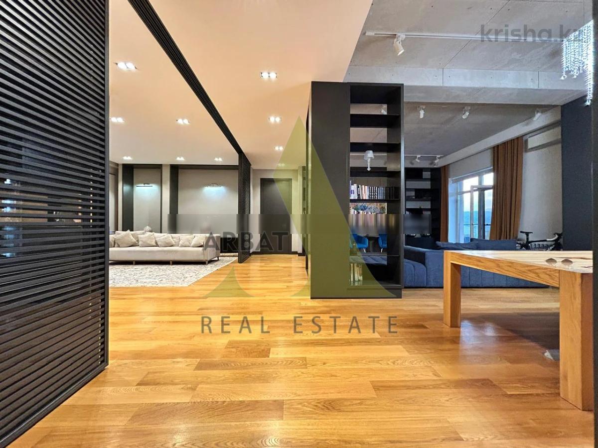 Фото Квартира, 5 комн, 300 м², 3/3 эт.