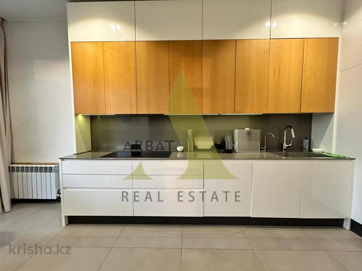 Фото Квартира, 5 комн, 300 м², 3/3 эт.