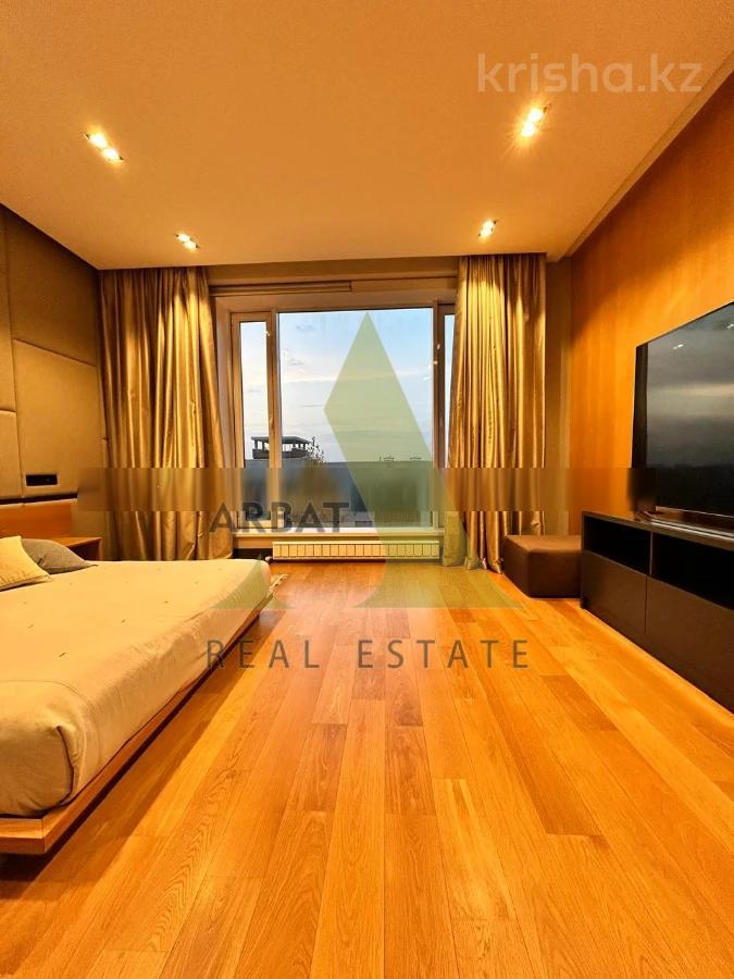 Фото Квартира, 5 комн, 300 м², 3/3 эт.