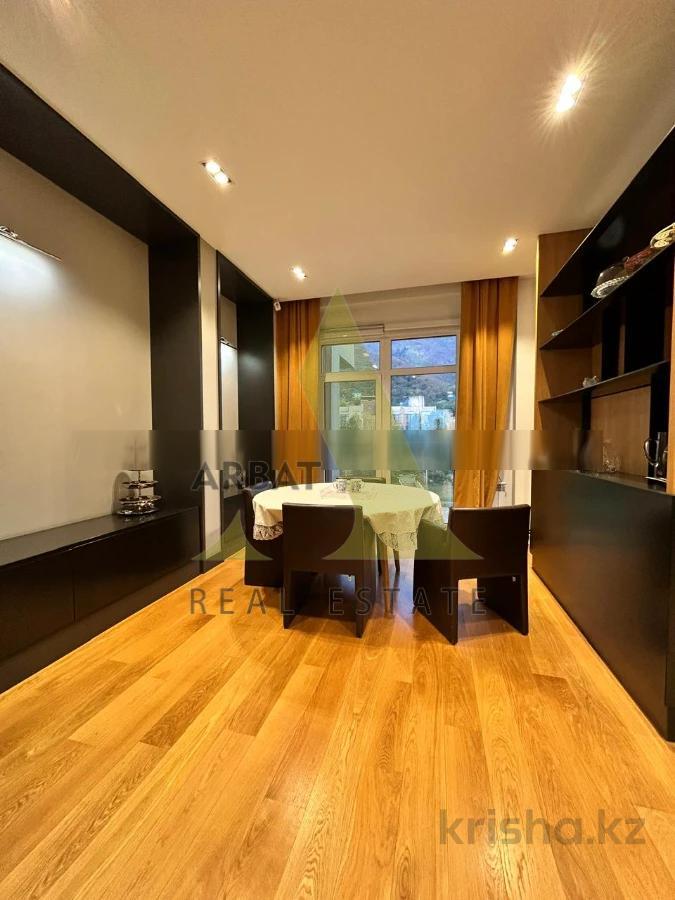 Фото Квартира, 5 комн, 300 м², 3/3 эт.