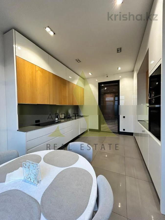 Фото Квартира, 5 комн, 300 м², 3/3 эт.