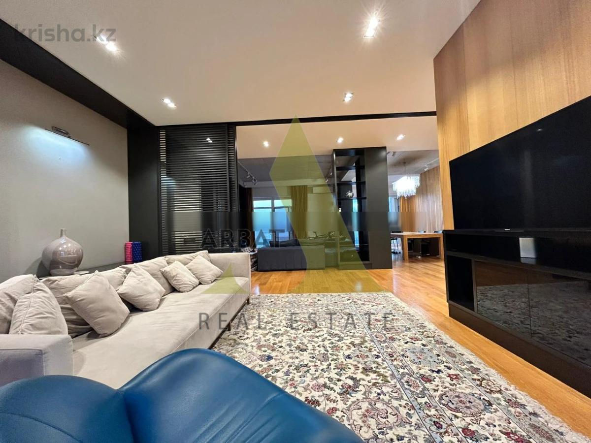 Фото Квартира, 5 комн, 300 м², 3/3 эт.