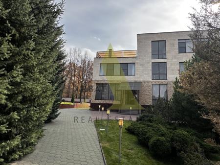 Фото Отдельный дом, 11 комн, 1200м²