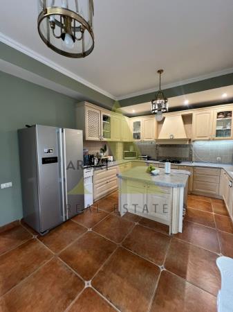 Фото Отдельный дом, 9 комн, 330м²