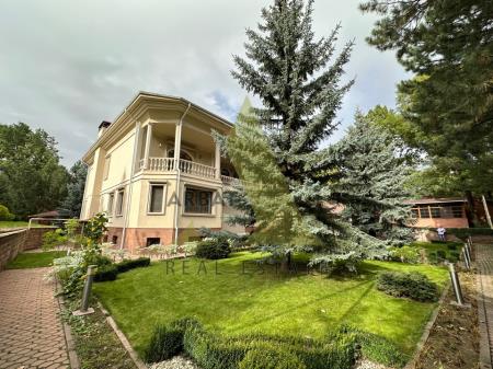 Фото Отдельный дом, 8 комн, 870м²