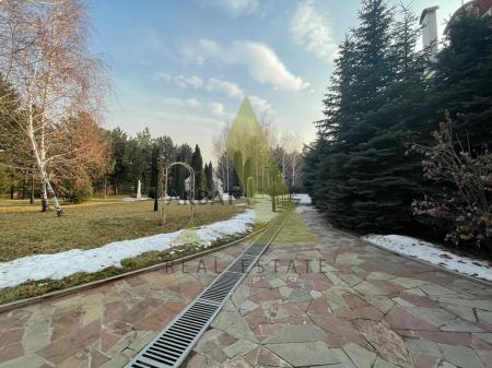 Фото Отдельный дом, 20 комн, 2000м²