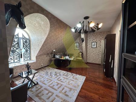 Фото Отдельный дом, 10 комн, 1500м²