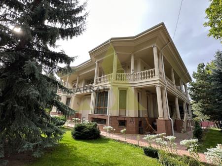 Фото Отдельный дом, 8 комн, 870м²
