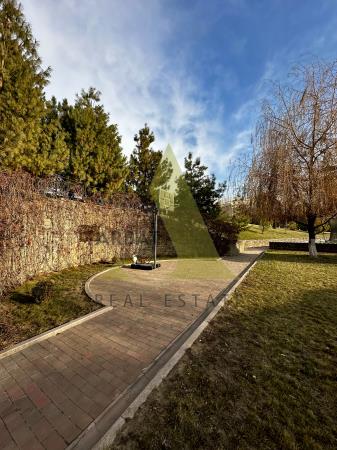 Фото Отдельный дом, 28 комн, 3000м²