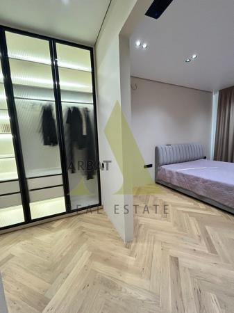 Фото Квартира, 6 комн, 288.1 м², 1/5 эт., 2024 г.п.