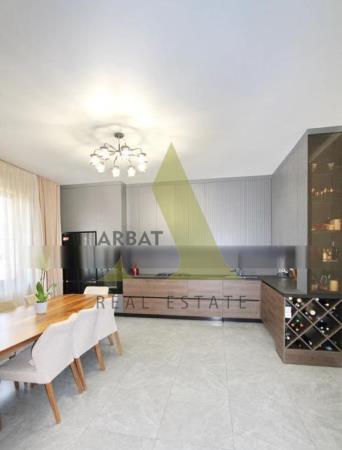 Фото Отдельный дом, 5 комн, 370м²